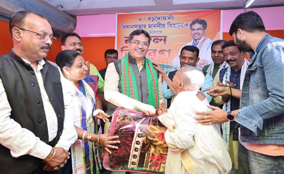 Tripura CM Dr. Manik Saha distributes blankets among needy people under Bordowali constituency.